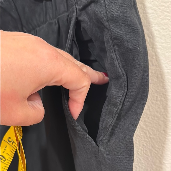 GAP Black Cargo Pants Relaxed Fit - Picture 6 of 10